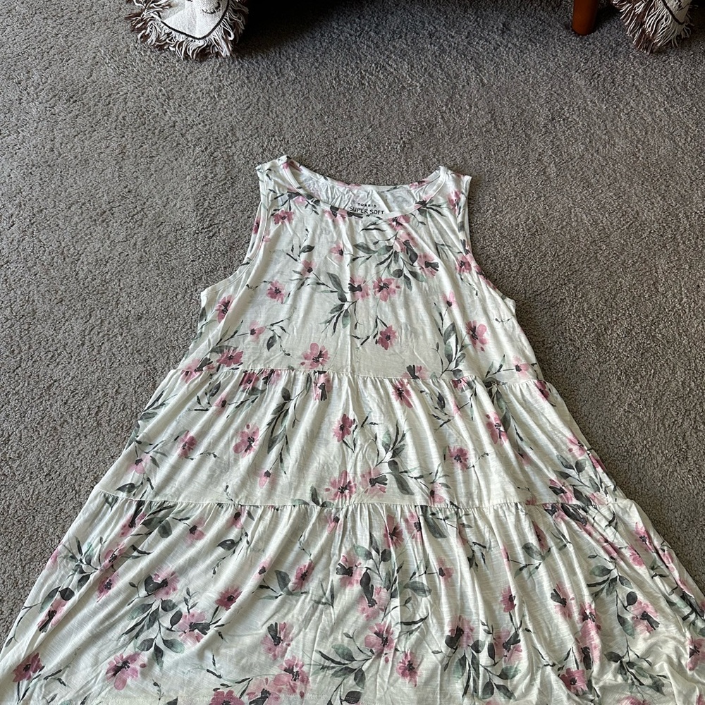 SIZE 1 Torrid Women's White Floral Flowy Tank Top